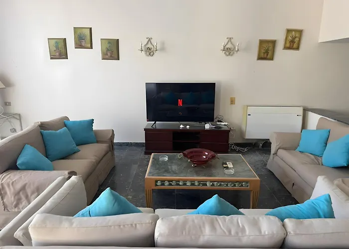 4 Bedroom Seaside Escape