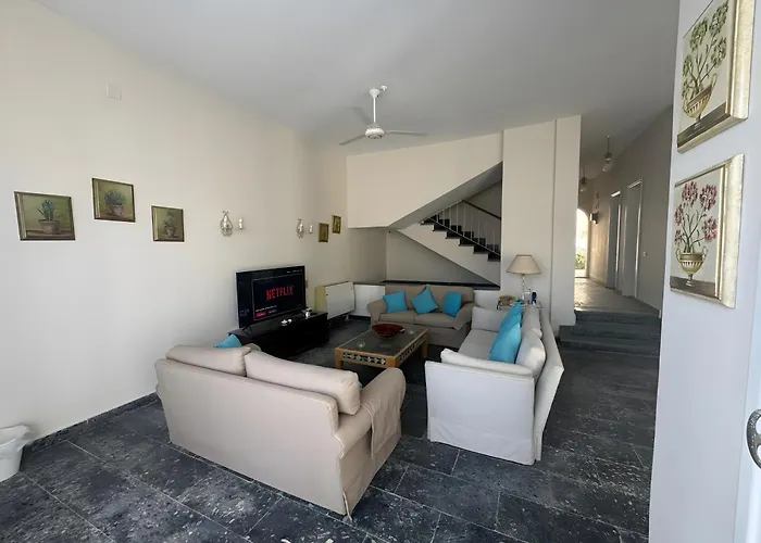 4 Bedroom Seaside Escape Villa Hurghada