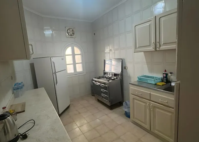 4 Bedroom Seaside Escape *