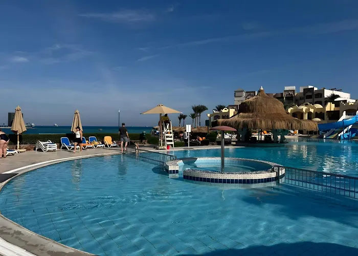 4 Bedroom Seaside Escape Villa *